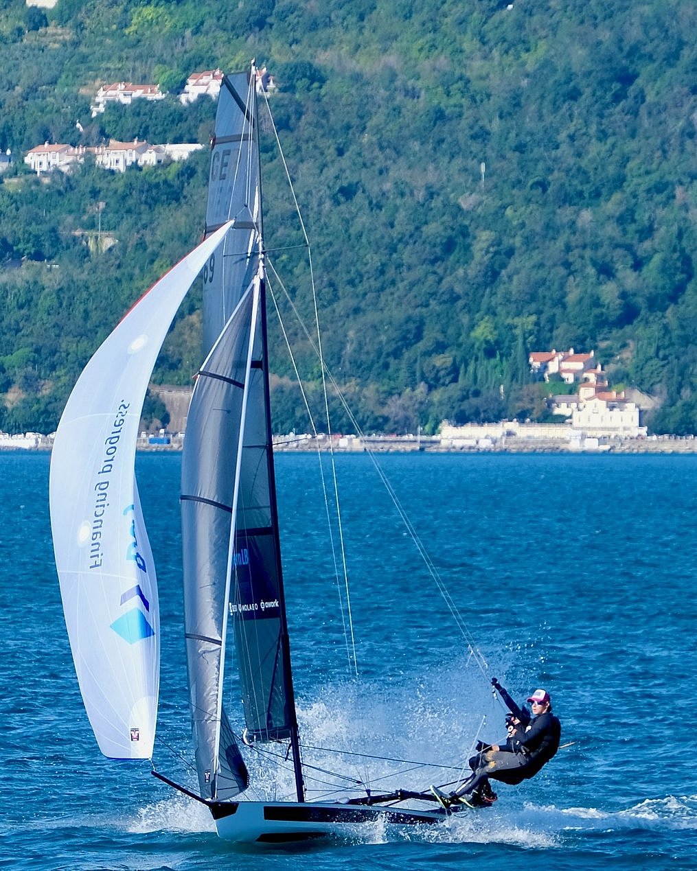 Das von Studierenden Segelboot "Schickeria" beim 1001VelaCup an der italienischen Adriaküste 