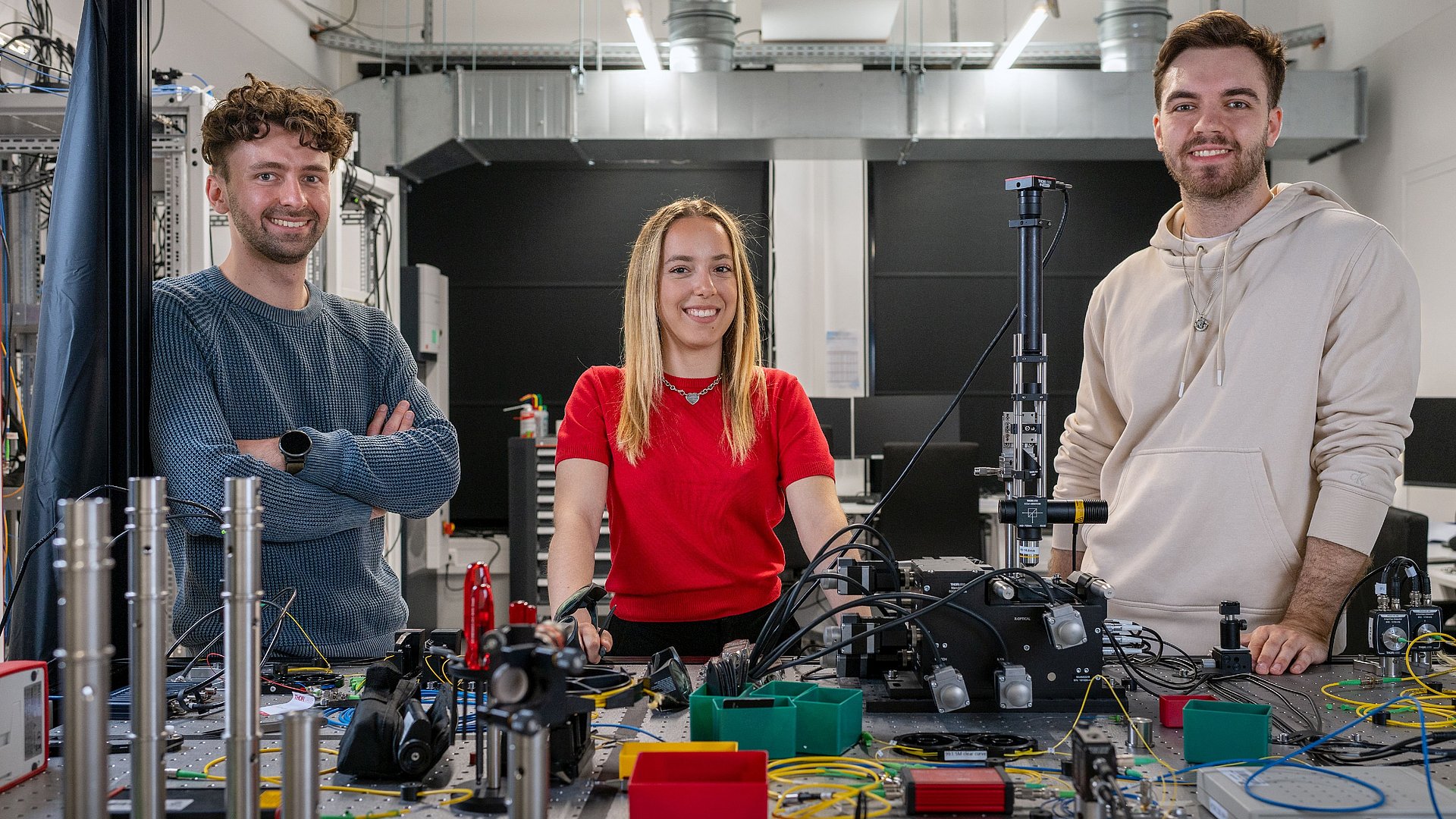 Studierende Alexander Orlov, Ginevra Fulco und Leart Zuka (v. l. n. r.) von PushQuantum