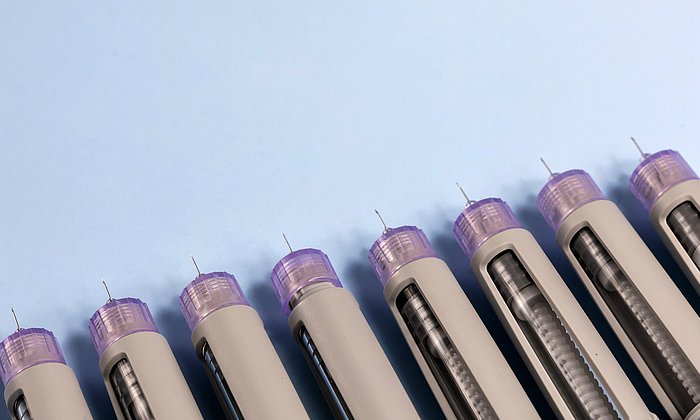 Spritzen liegen in einer Reihe