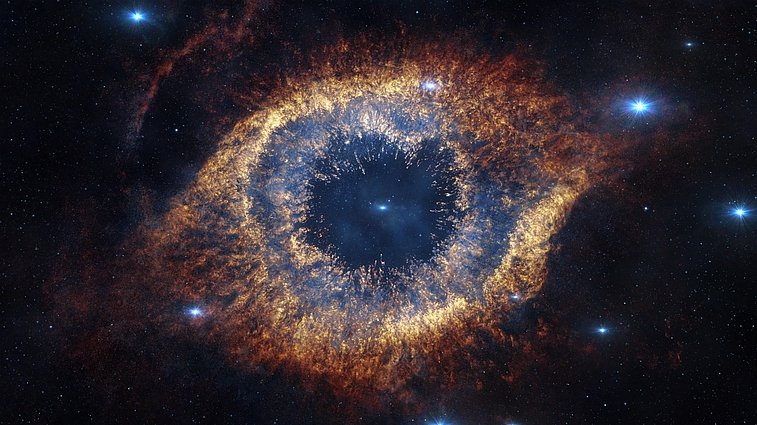 Ein Infrarotbild des Helixnebels, aufgenommen von einem Teleskop der ESO, einem Partner im Exzellenzcluster ORIGINS