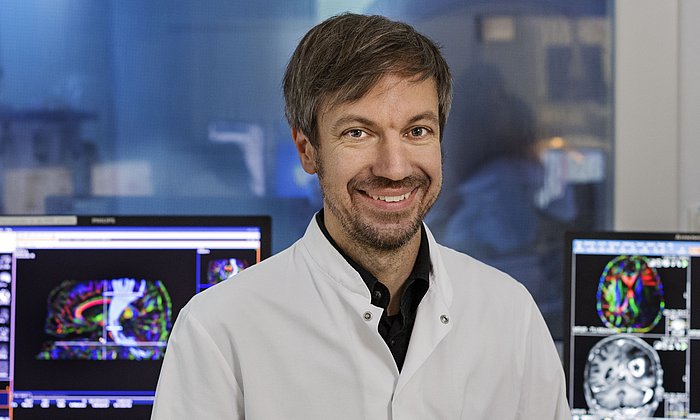 Professor Jan Kirschke in seinem Labor.