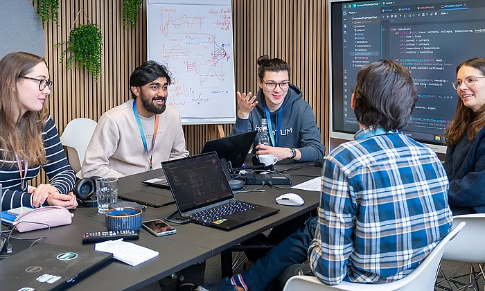 Students in a TUM working space