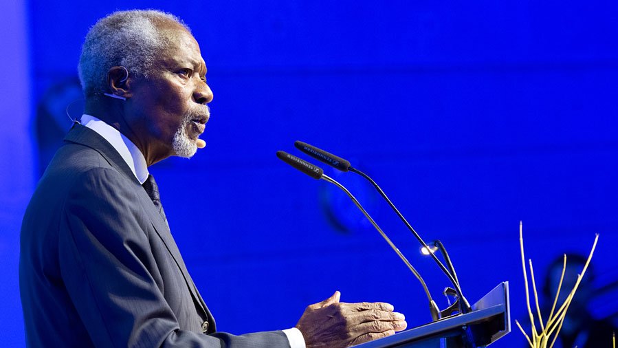 Kofi Annan ermutigt die Studierenden, politisch zu debattieren. (Bild: U. Benz / TUM)
