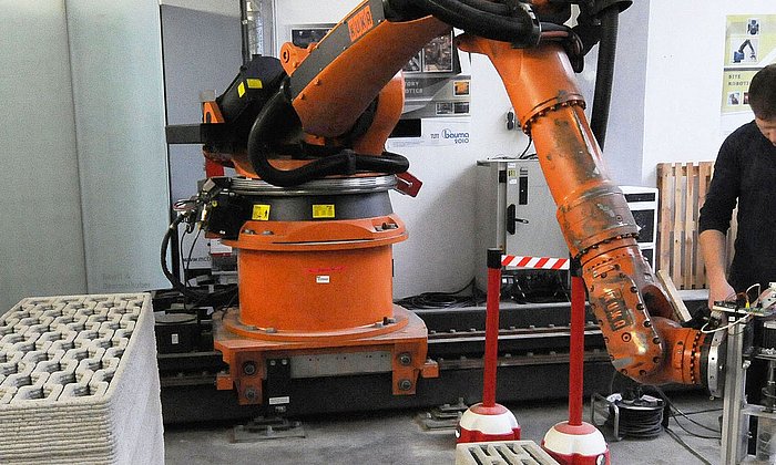  TUM participates in SFB/TRR 277, which focuses on additive manufacturing in the construction industry. 