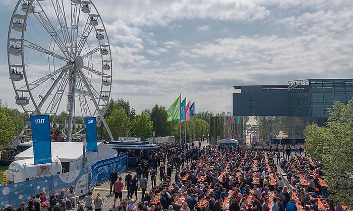 Riesenrad und Biergarten auf dem Campus Garching