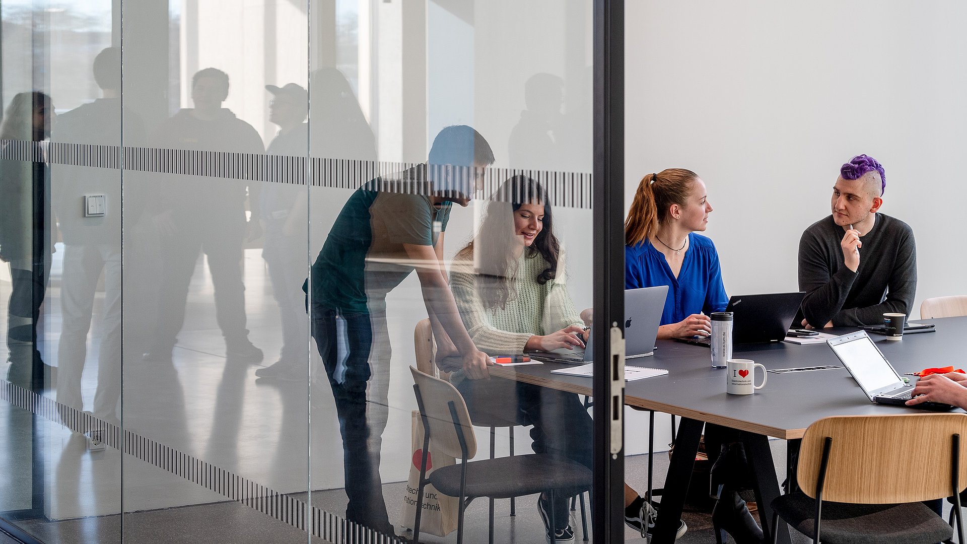 Studierende in der Elektro- und Informationstechnik