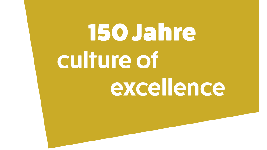 Banner in senfgelb mit Schriftzug „150 Jahre culture of excellence"
