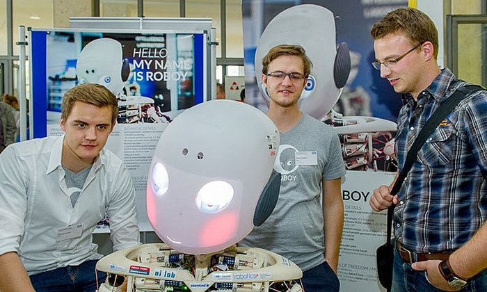 Firma Roboy präsentiert sich am Entrepreneurship Day der TUM