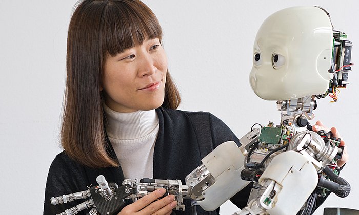 Dongheui Lee, Professorin für Dynamische Mensch-Roboter-Interaktion in der Automatisierungstechnik an der TUM, erhält eine Helmholtz-Professur. (Foto: A. Heddergott / TUM)