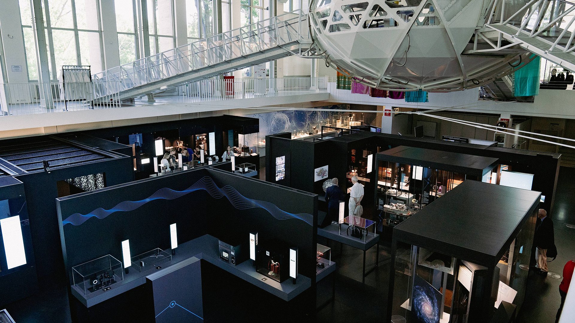 Insights into the "Light and Matter" exhibition