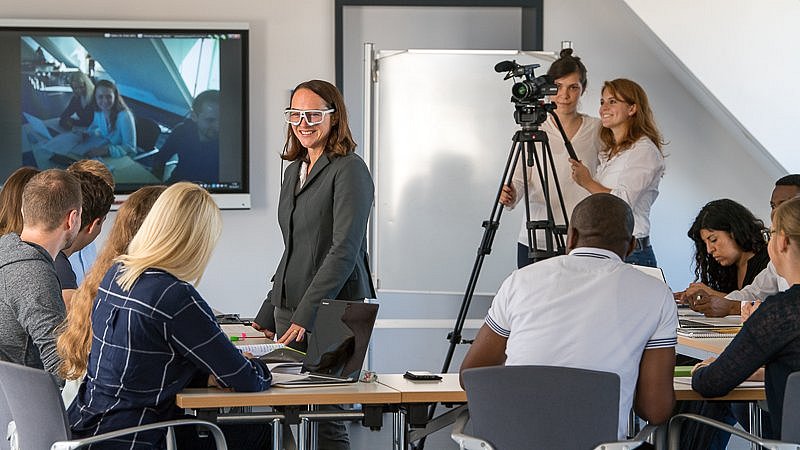 Professorin Tina Seidel in einem Seminar, das digitale Technologien für die Berufsvorbereitung einsetzt.