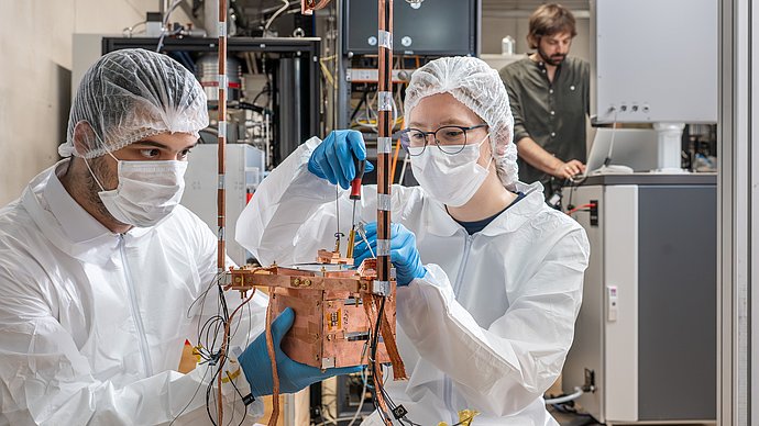 Astrophysiker in einem Labor.