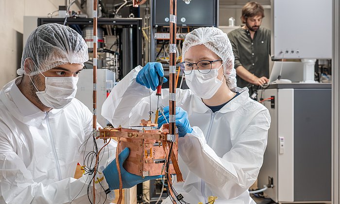 Astrophysiker in einem Labor.