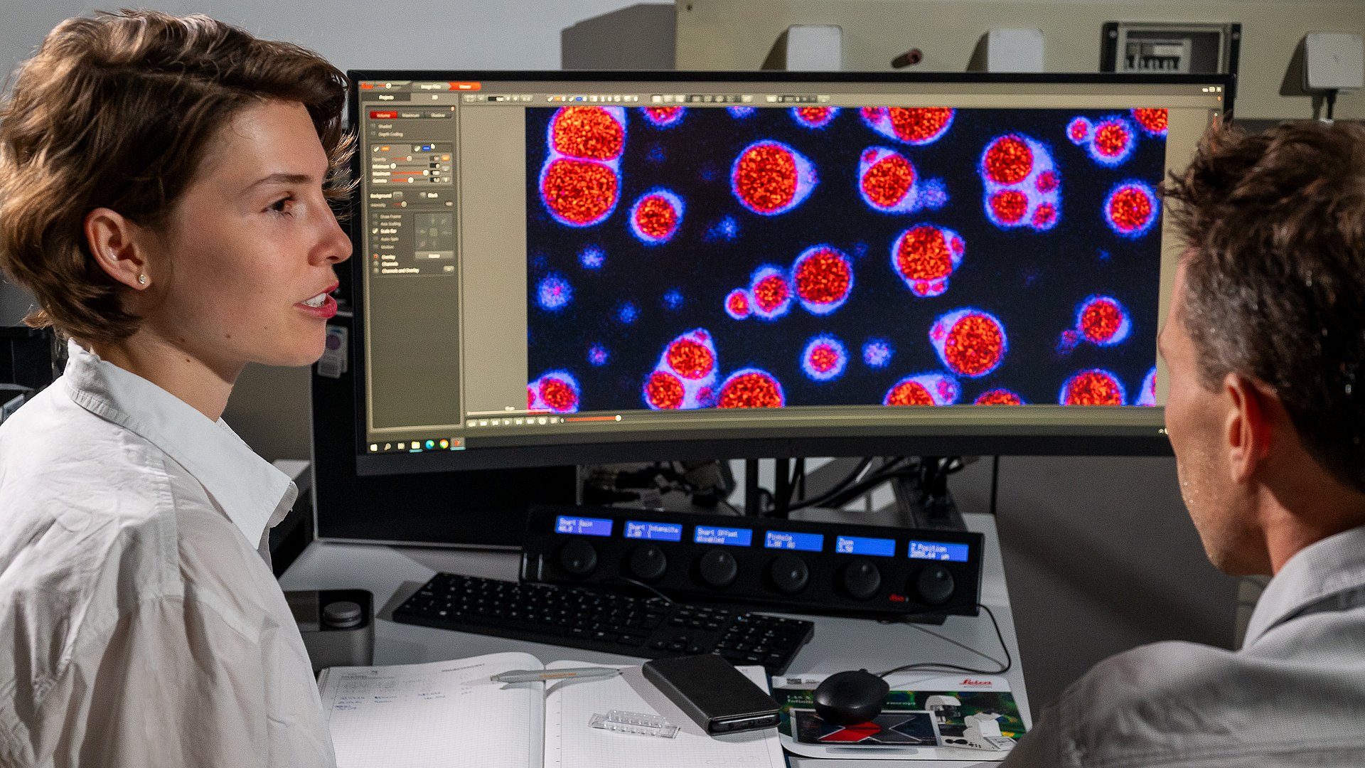 Forschende in einem Chemie-Labor der TUM