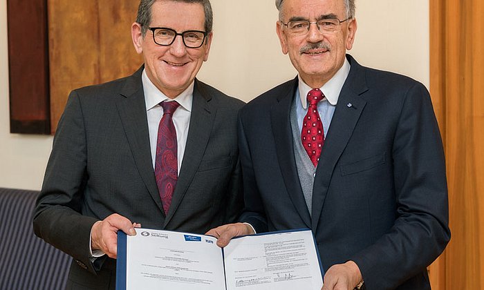 Prof. Reinhold R. Geilsdörfer, Geschäftsführer der Dieter Schwarz Stiftung, und Prof. Wolfgang A. Herrmann, Präsident der TUM
