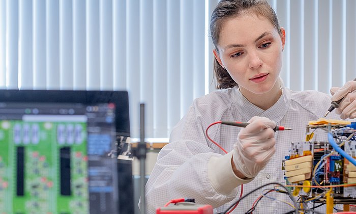 Arbeit am Satelliten MOVE