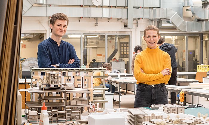 TUM students Michelle Hagenauer and Jakob Ohlenmacher from the "AG Nachhaltigkeit"