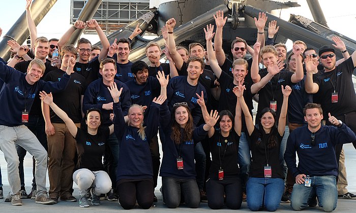 Das siegreiche WARR-Hyperloop-Team.