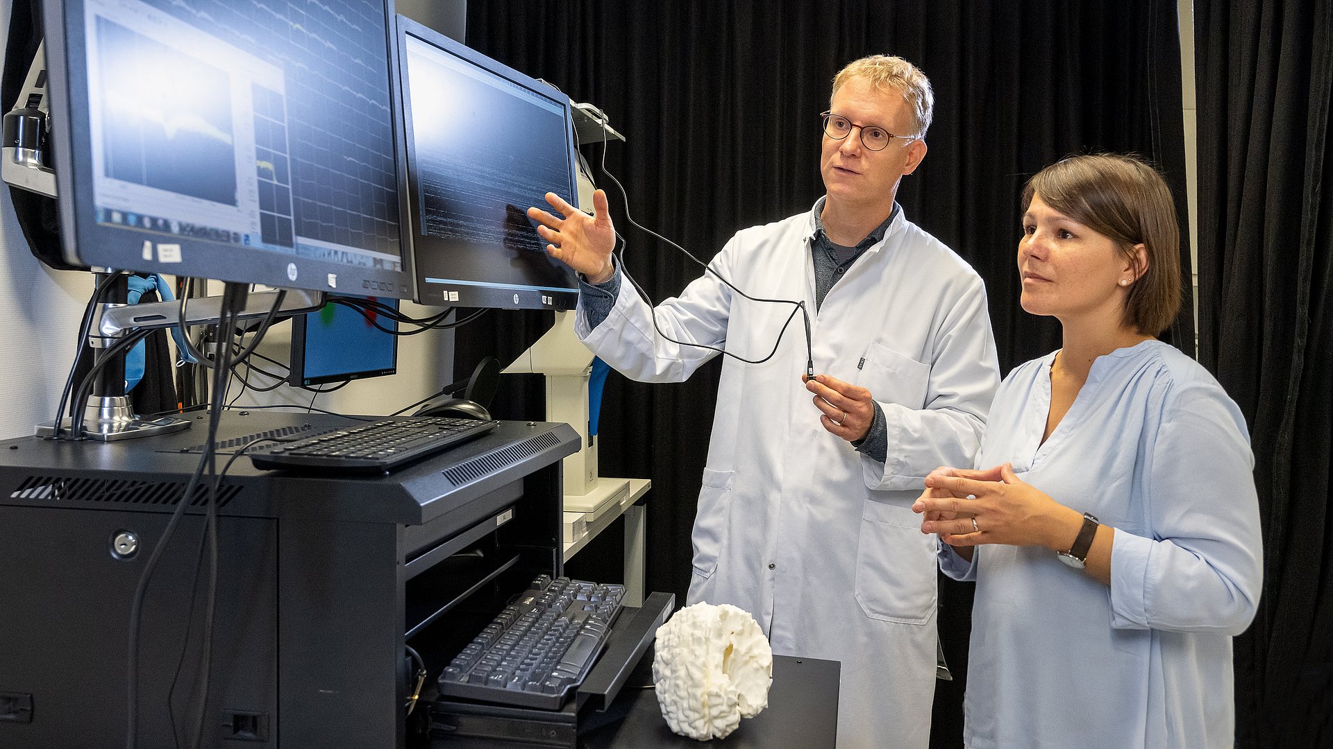 Prof. Simon Jacob (left) and Prof. Julijana Gjorgijeva 