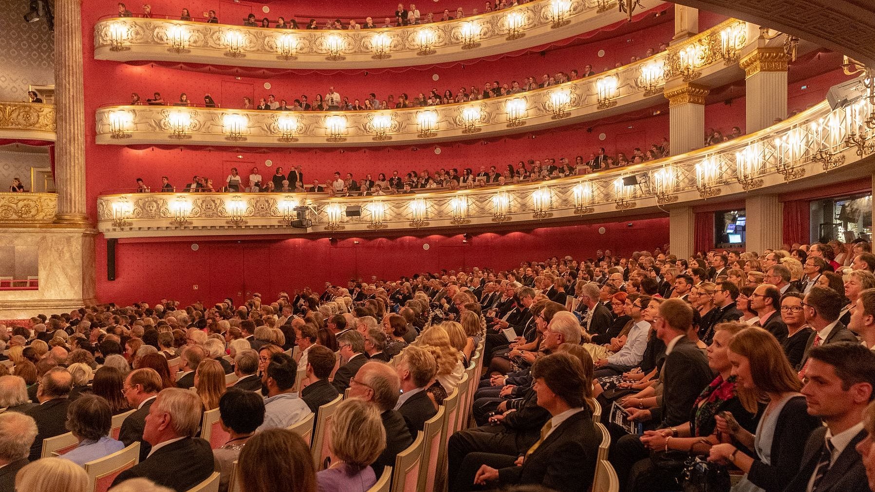 Gäste in der bayerischen Staatsoper in München.