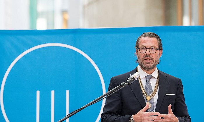 Urs Gasser bei einer Rede.