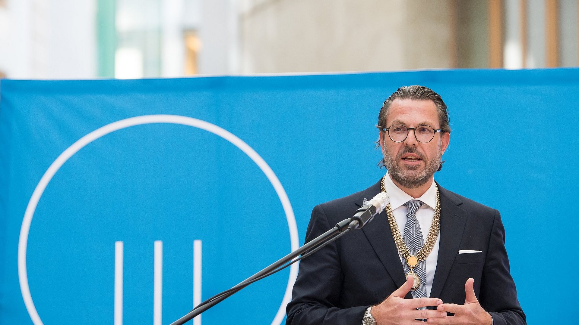 Urs Gasser bei einer Rede.