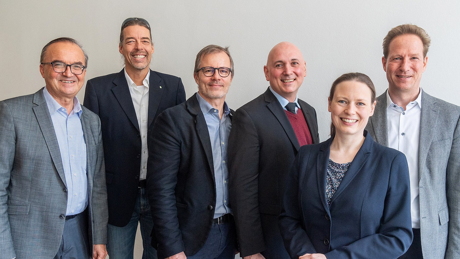 Gruppenfoto der Preisträgerinnen und Preisträger des Preises für gute Lehre des Freistaats Bayern und der Ehrenurkunden für Exzellenz in der Lehre der TUM