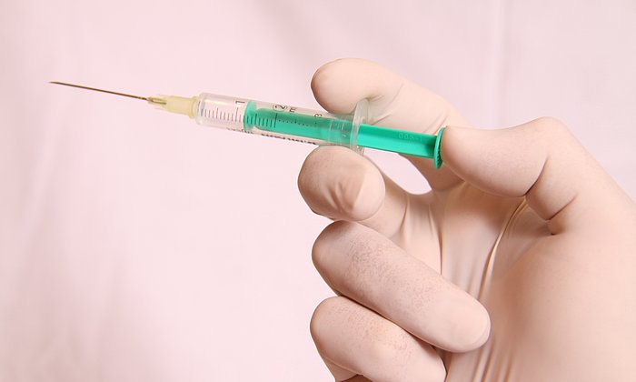 Eine therapeutische Imfpung gegen Hepatitis B könnte weltweit Millionen Menschen helfen. (Bild: tommyS / pixelio.de)