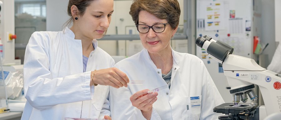 Szene aus einem Forschungslabor.