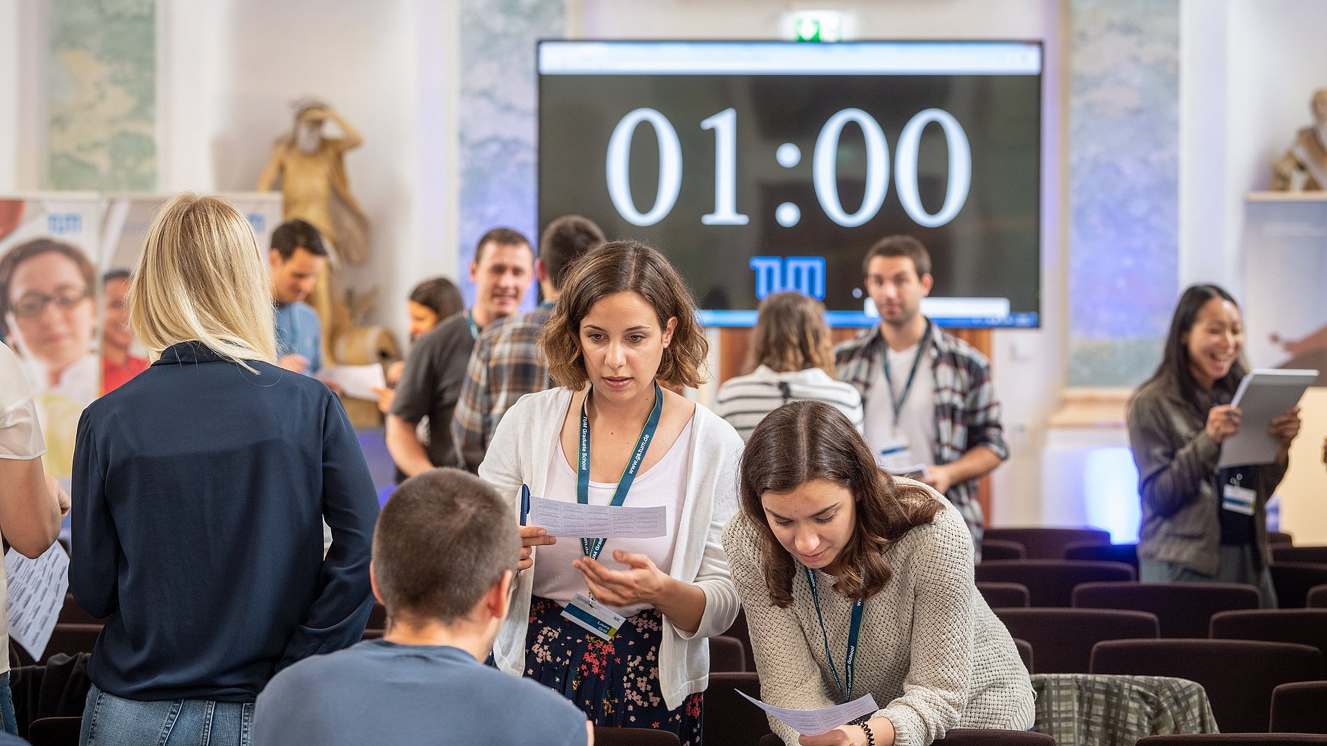 Personen in Raitenhaslach auf einer Veranstaltung der TUM Graduate School. 