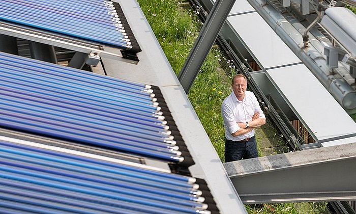 Prof. Werner Lang, fotografiert auf dem Dach des Oskar von Miller Forums.