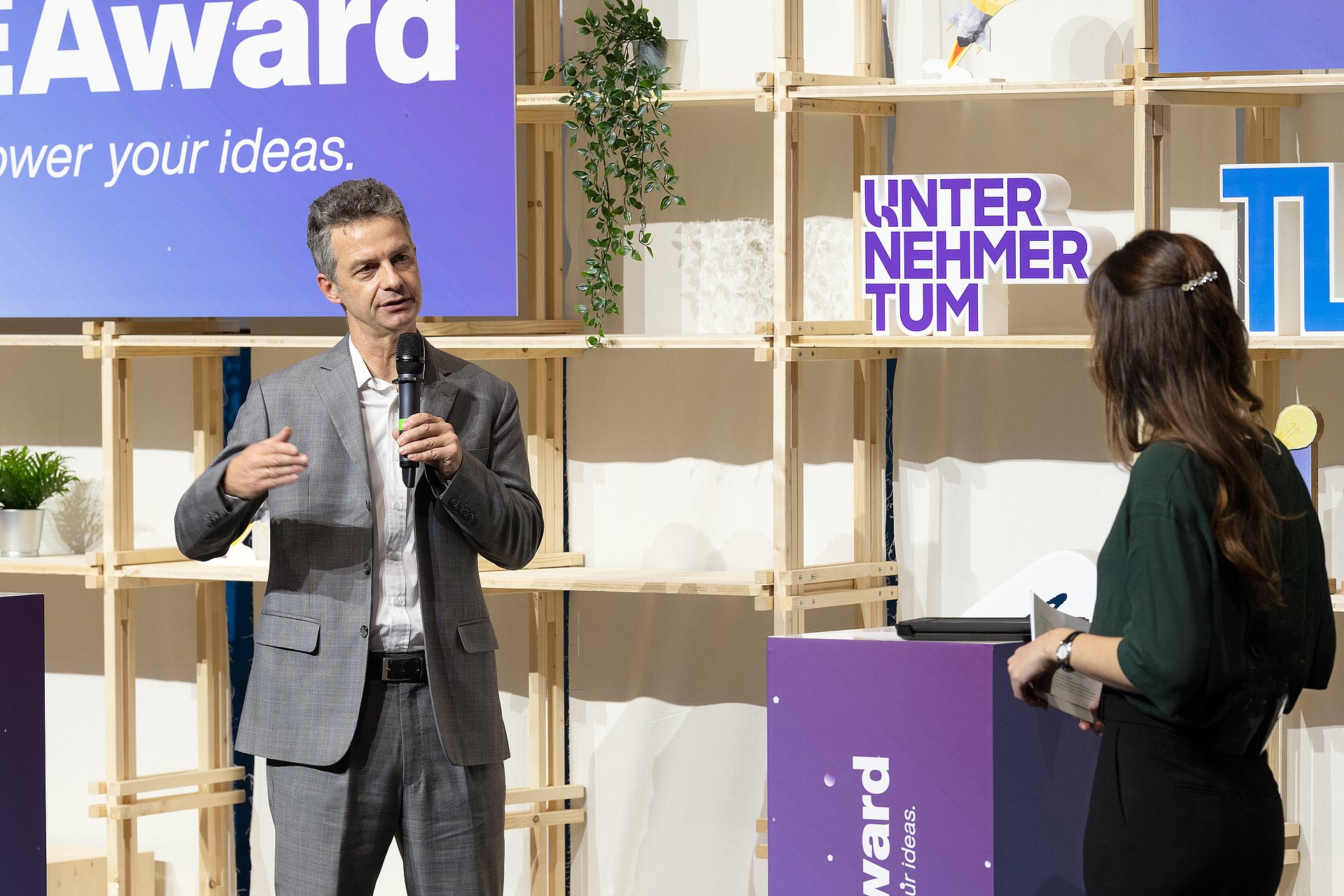 Guido Albanese von Koralo bei der Verleihung des TUM Deep Tech IDEAwards.