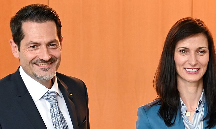 TUM President Prof. Thomas F. Hofmann next to EU Commissioner Mariya Gabriel.