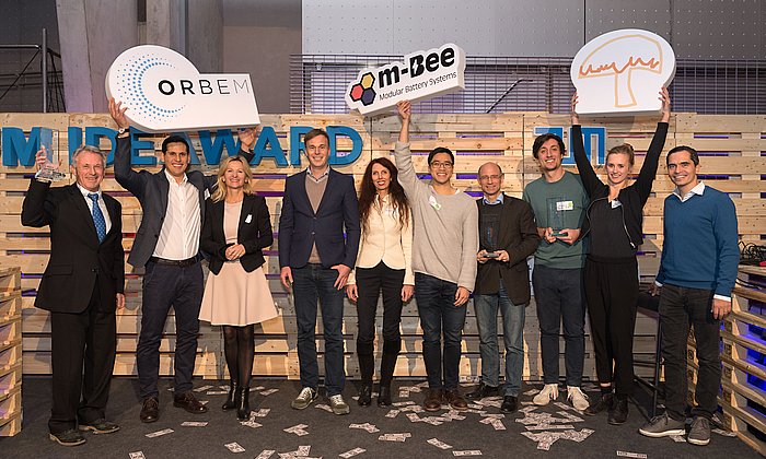 Die Siegerteams beim TUM IdeAward 2018: ORBEM, m-Bee und Woodchicken. (Bild: U. Benz /TUM)