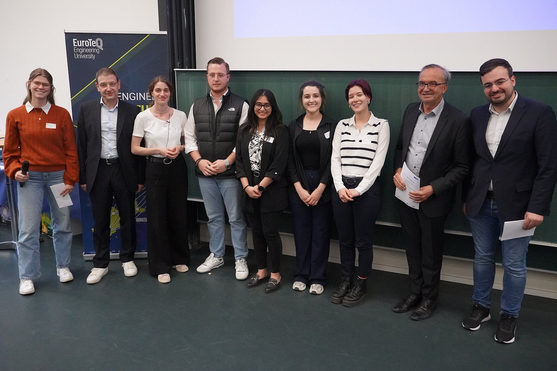 Gruppenfoto des Teams „SME Track“ beim EuroTeQ Collider.