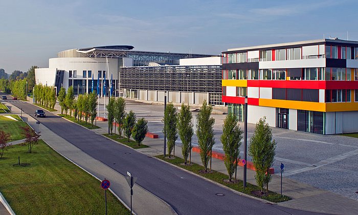 Europaweit liegt die TUM bei den Technischen Universitäten auf Platz 4. Im Bild das Maschinenwesen und das Exzellenzzentrum. (Bild: Heddergott / TUM)