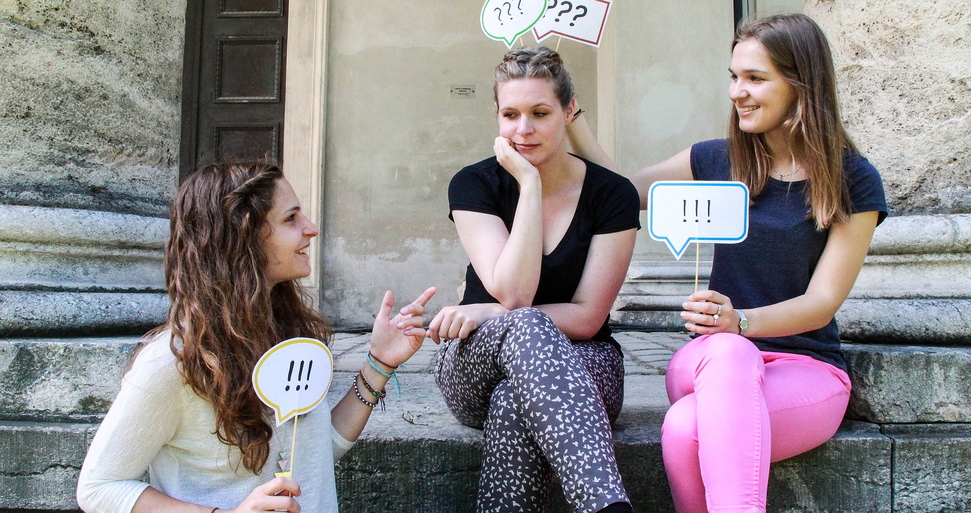 Two students talking to a prospective student.