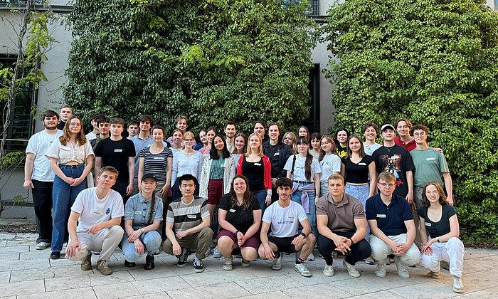 Group photo of the Sailsetters student club