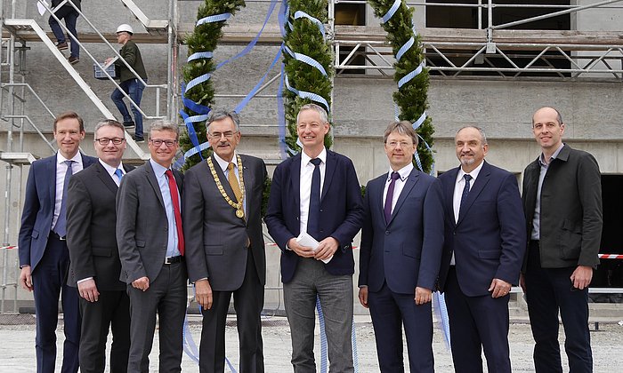 Topping-out ceremony at the Straubing campus 