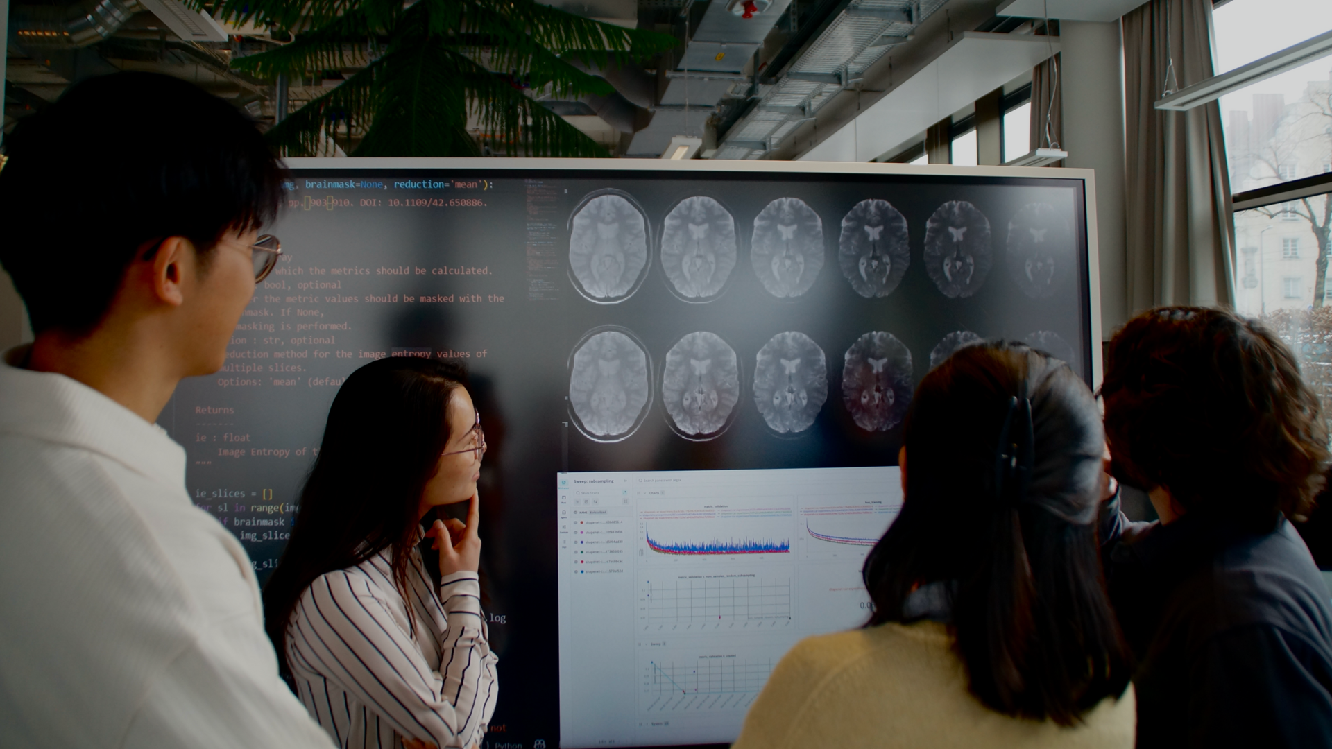 Elite-Master AI in Biomedicine: Studierende analysieren medizinische Bilddaten mithilfe moderner KI-Methoden. Foto: Hannah Eichhorn