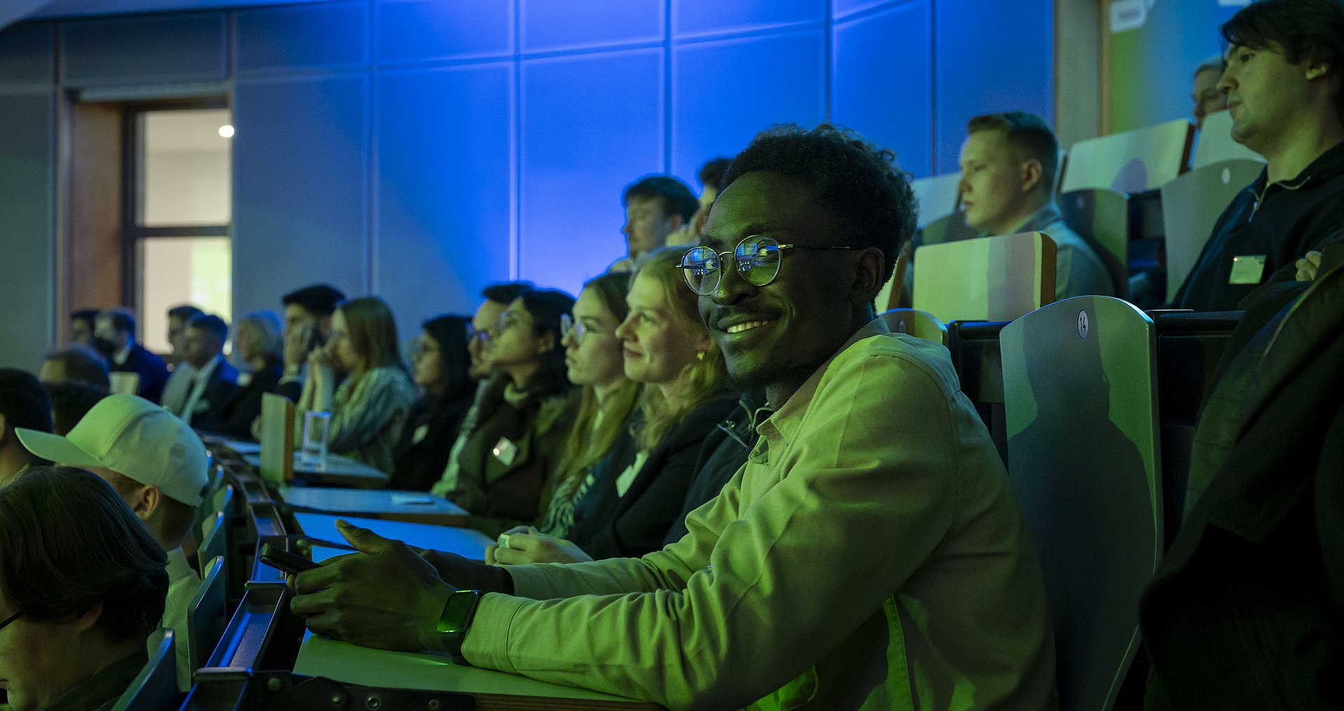 Viele Studierende im Hörsaal bei der Festveranstaltung zum Deutschlandstipendium