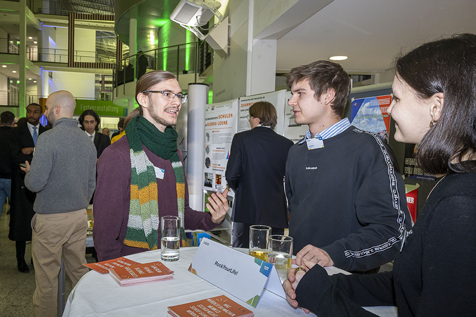 Group of three scholarship holders - two men and one woman - at the exchange in the Magistrale of the Mechanical Engineering Building