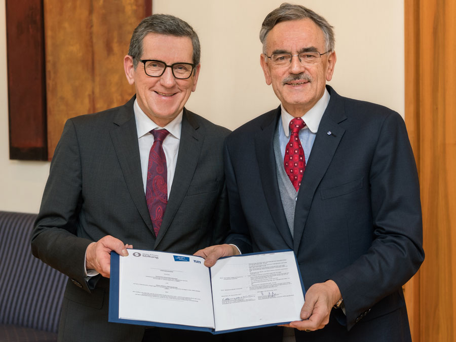 Prof. Reinhold R. Geilsdörfer, Geschäftsführer der Dieter Schwarz Stiftung, und Prof. Wolfgang A. Herrmann, Präsident der TUM