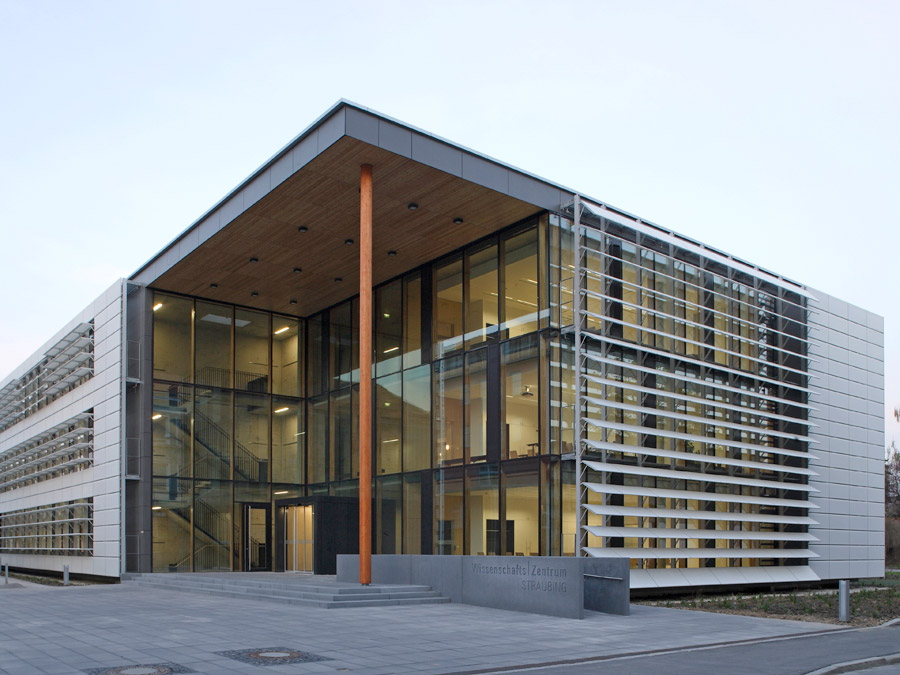Am Wissenschaftszentrum Straubing wird jetzt für den geplanten Neubau ein Architektenwettbewerb ausgeschrieben. (Bild: H. Stolz / WZS)