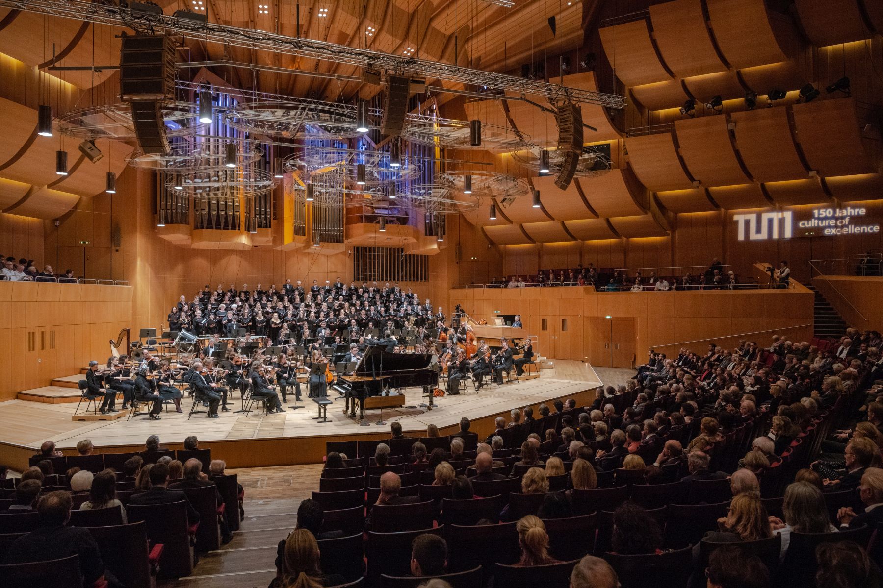 Konzertsaal der Philharmonie im Gasteig mit Besucher